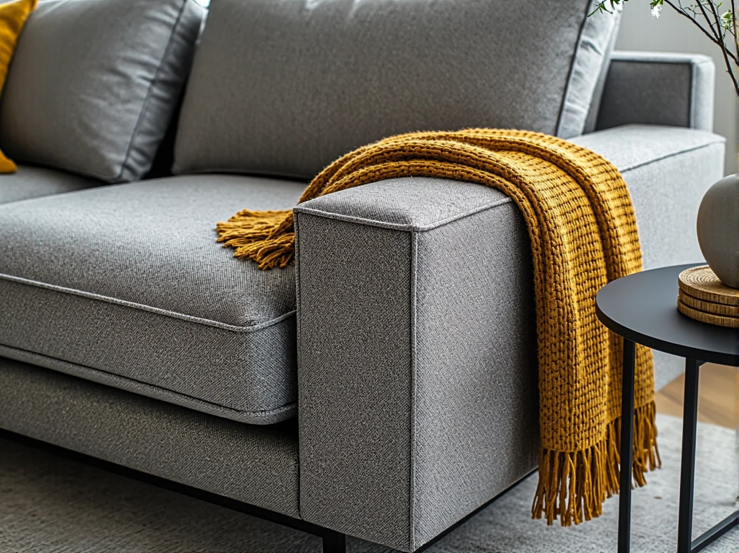 Zestaw mebli modułowych, które można dowolnie konfigurować, dostosowując taras do różnych potrzeb.