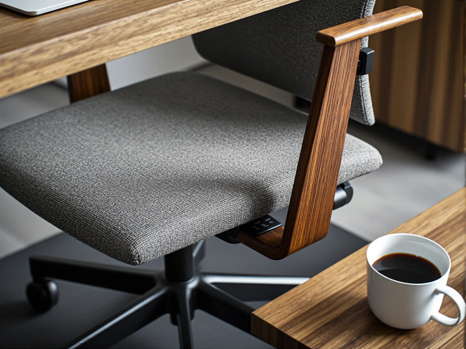 Regulowane krzesło do biurka - idealny wybór dla freelancerów i pracowników w coworkingu