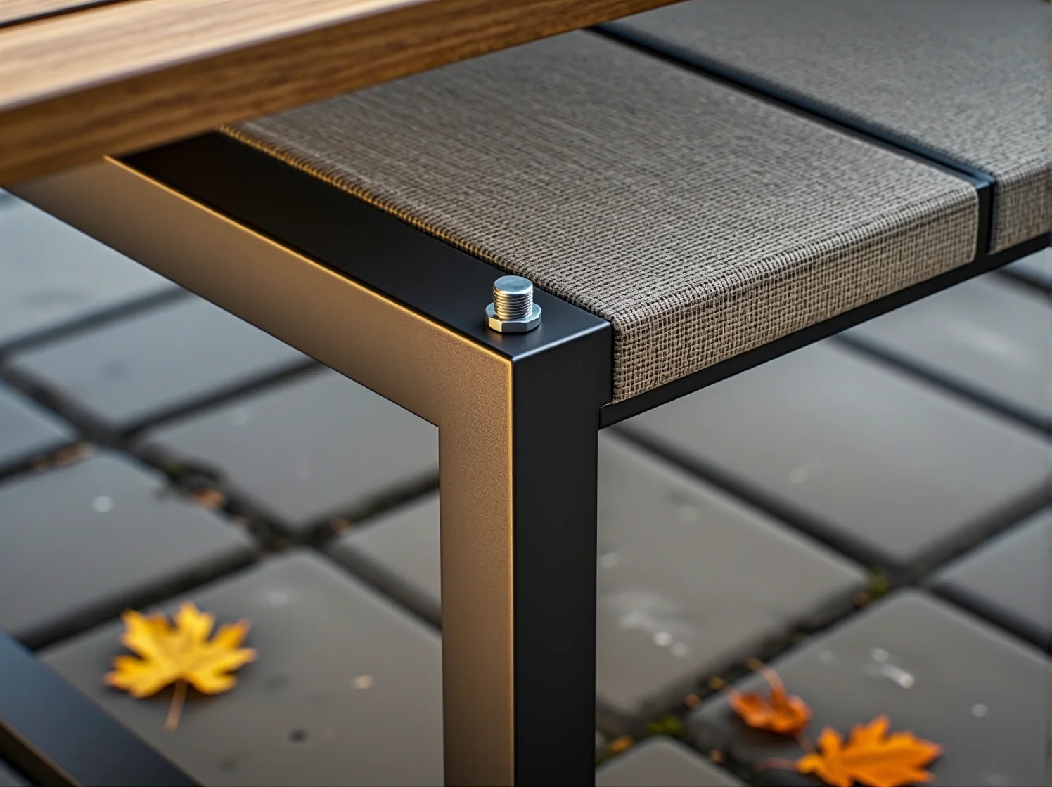 Lśniące meble ogrodowe z metalu po prawidłowej konserwacji